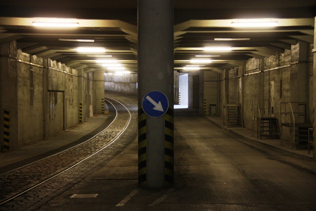 Die unterirdischen Versorgungsadern - Bahn- und Straßentunnel (Milenko Ristic, 25.3.2013)